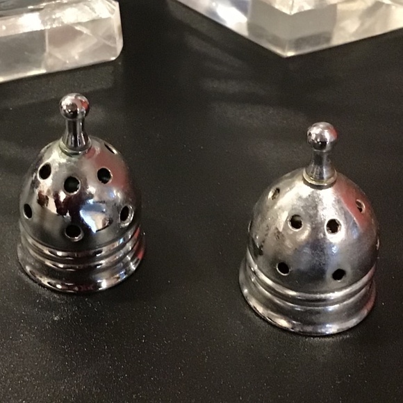 Vintage Clear Cut Glass Salt & Pepper Shakers Set 4 3/4” Tall - Picture 7 of 15